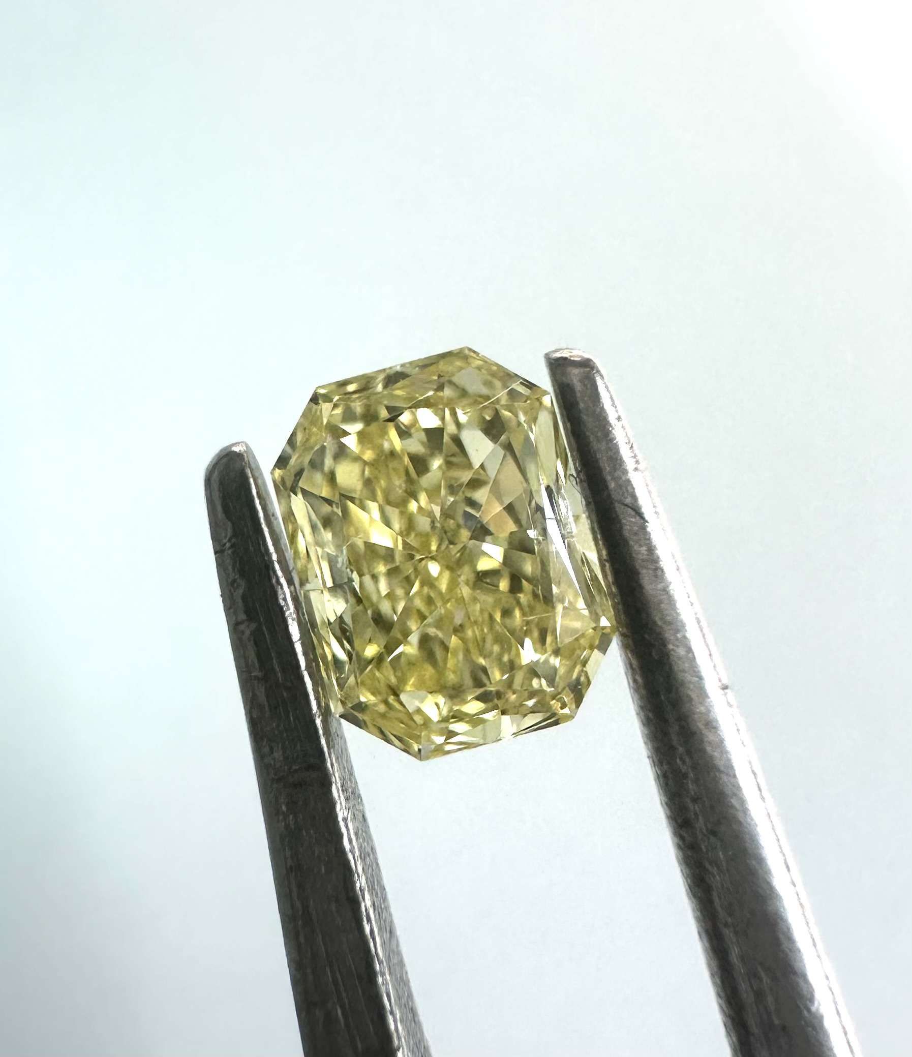 0.23ct  VS1 RADIANT