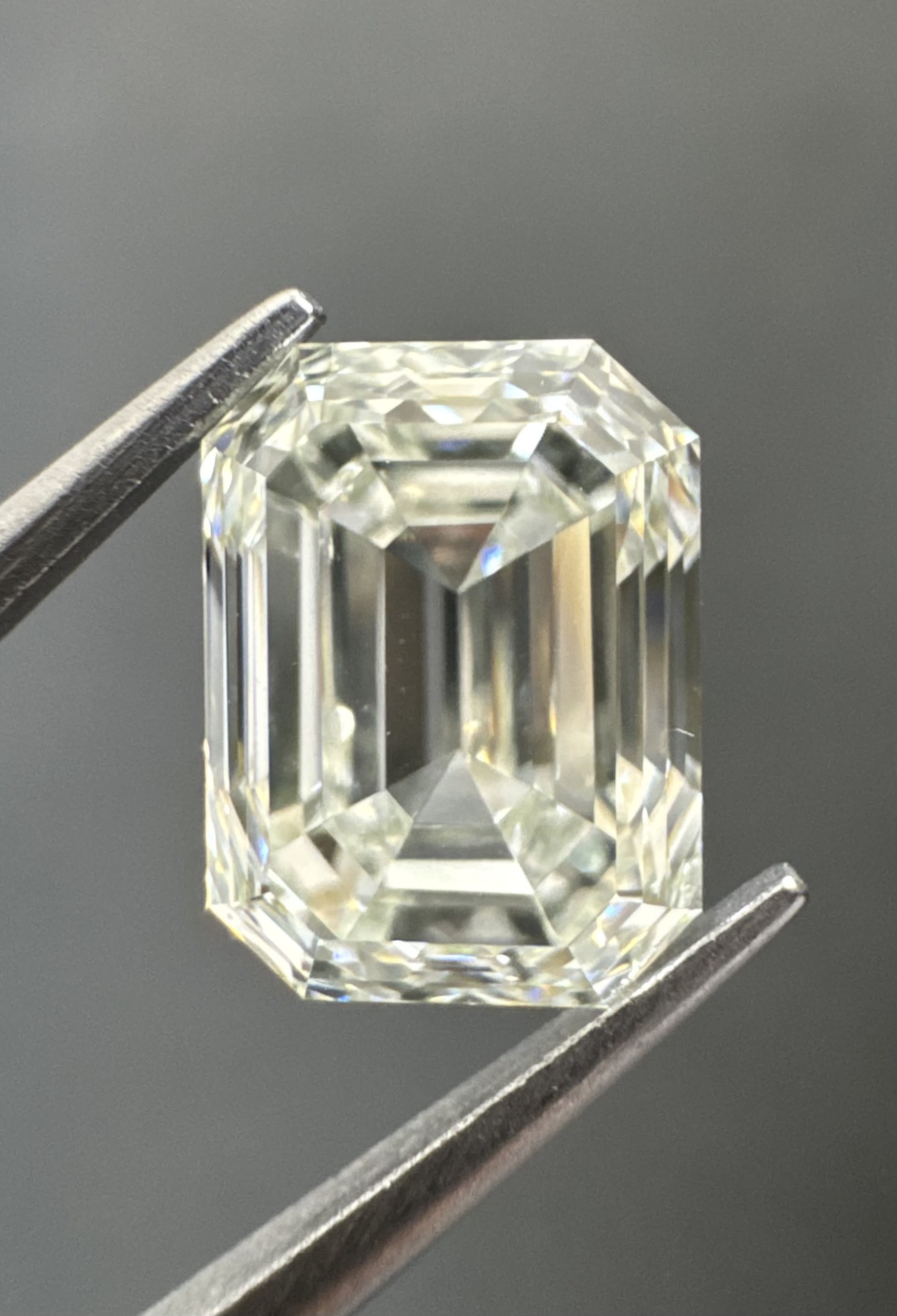2.01ct  VS1 EMERALD
