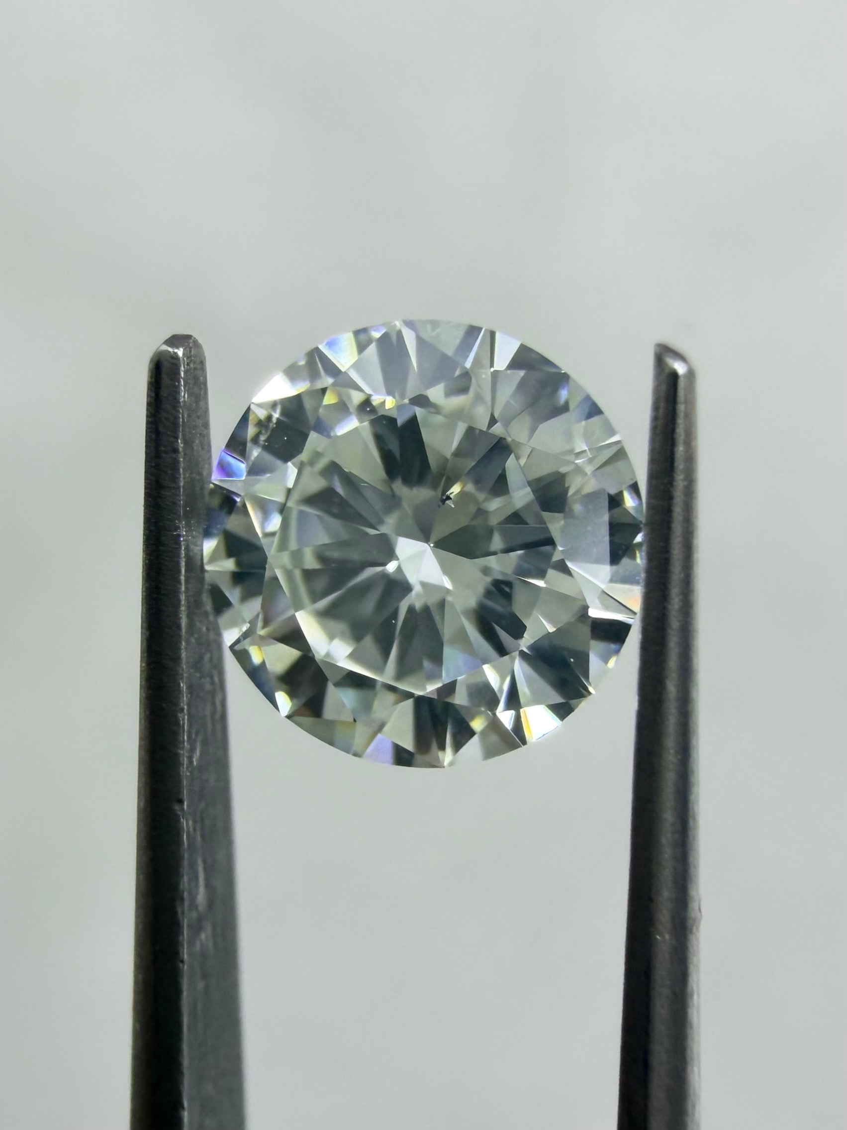 0.71 ct Natural Fancy Round brilliant VS2
