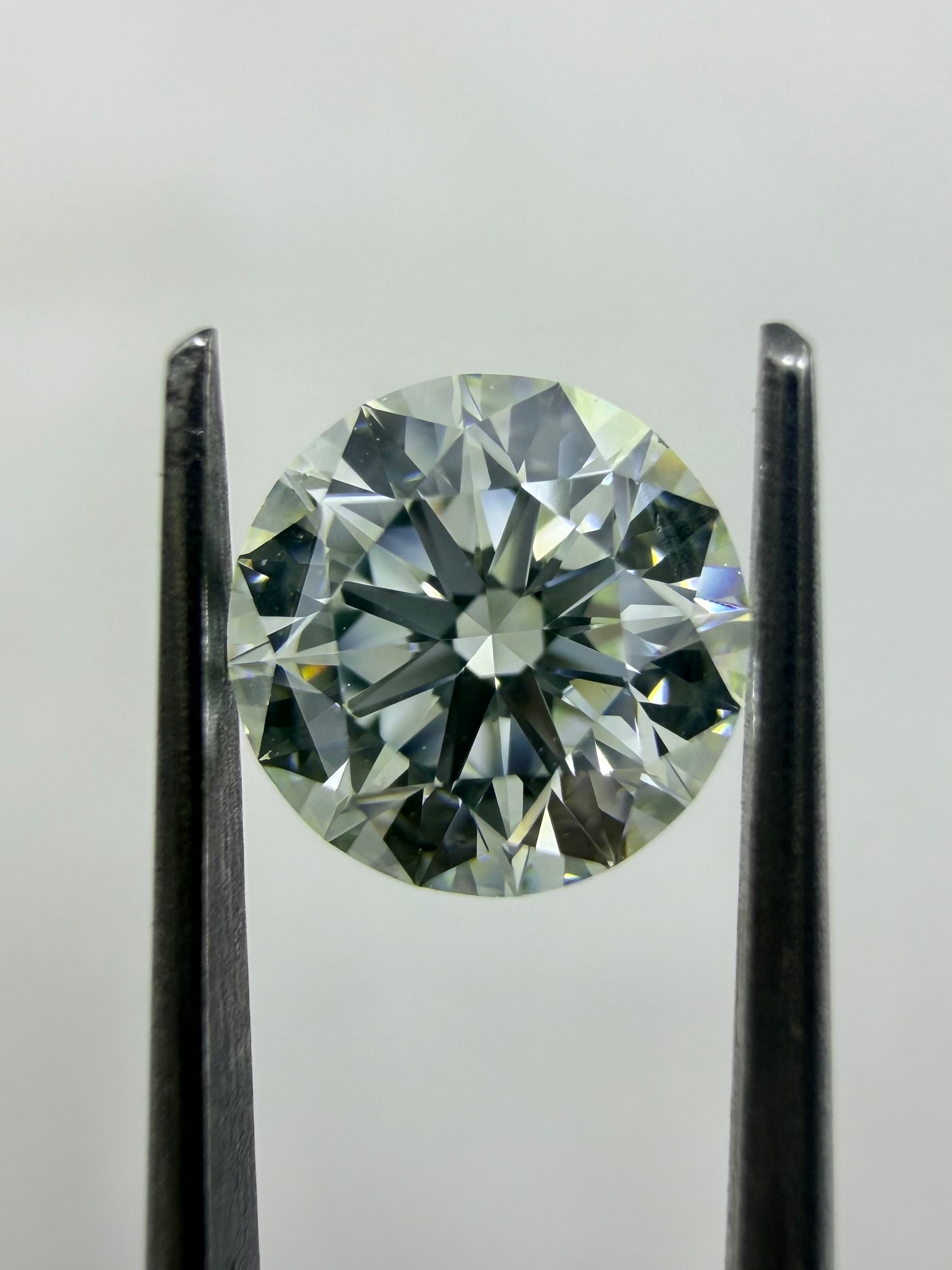 0.71 ct Natural Fancy Round brilliant VS2