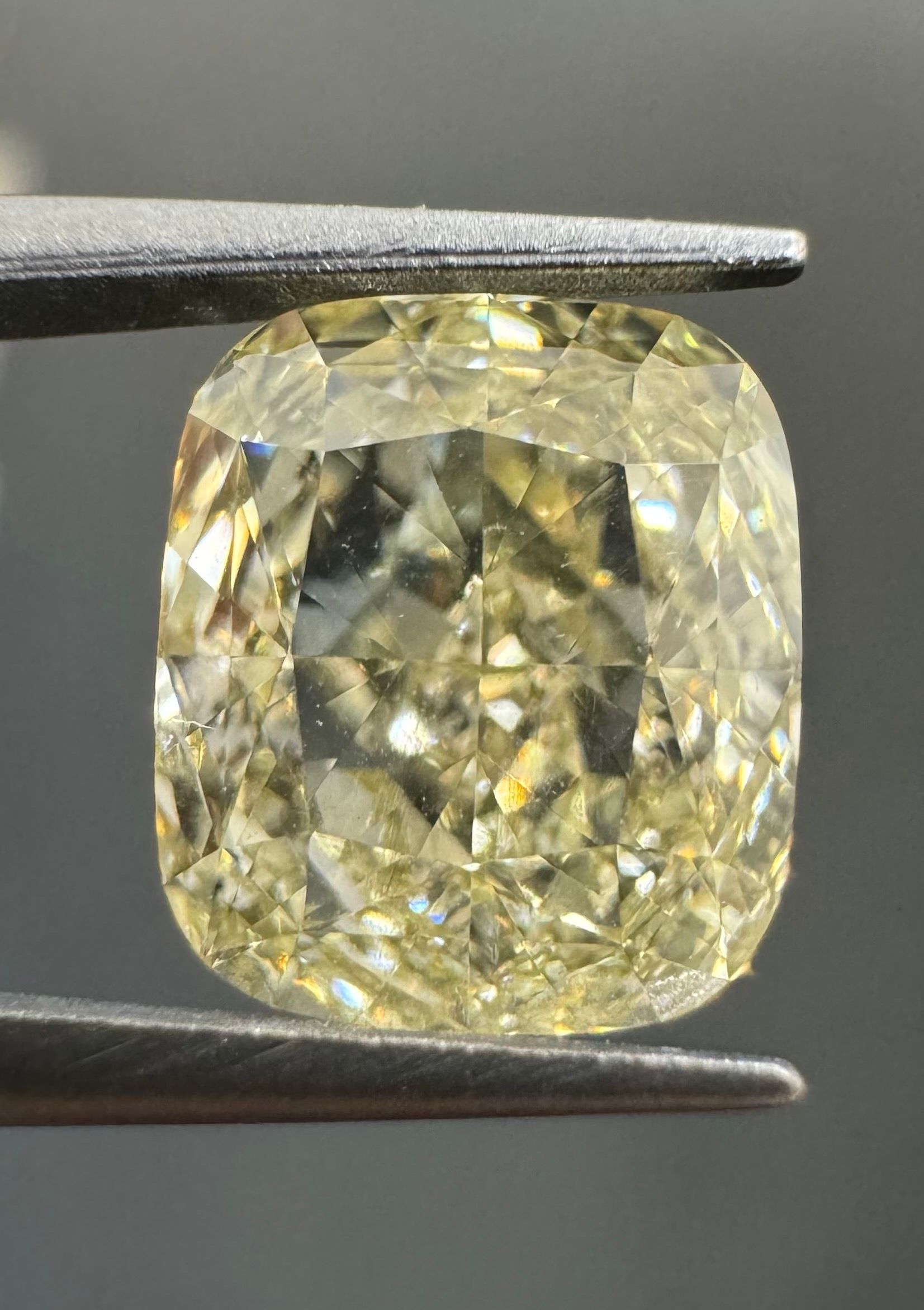 2.04ct  VS2 CUSHION