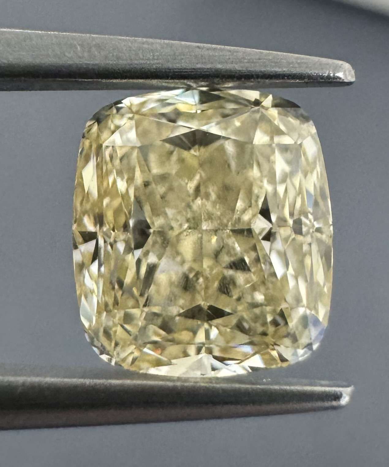 1.75ct  VS2 CUSHION