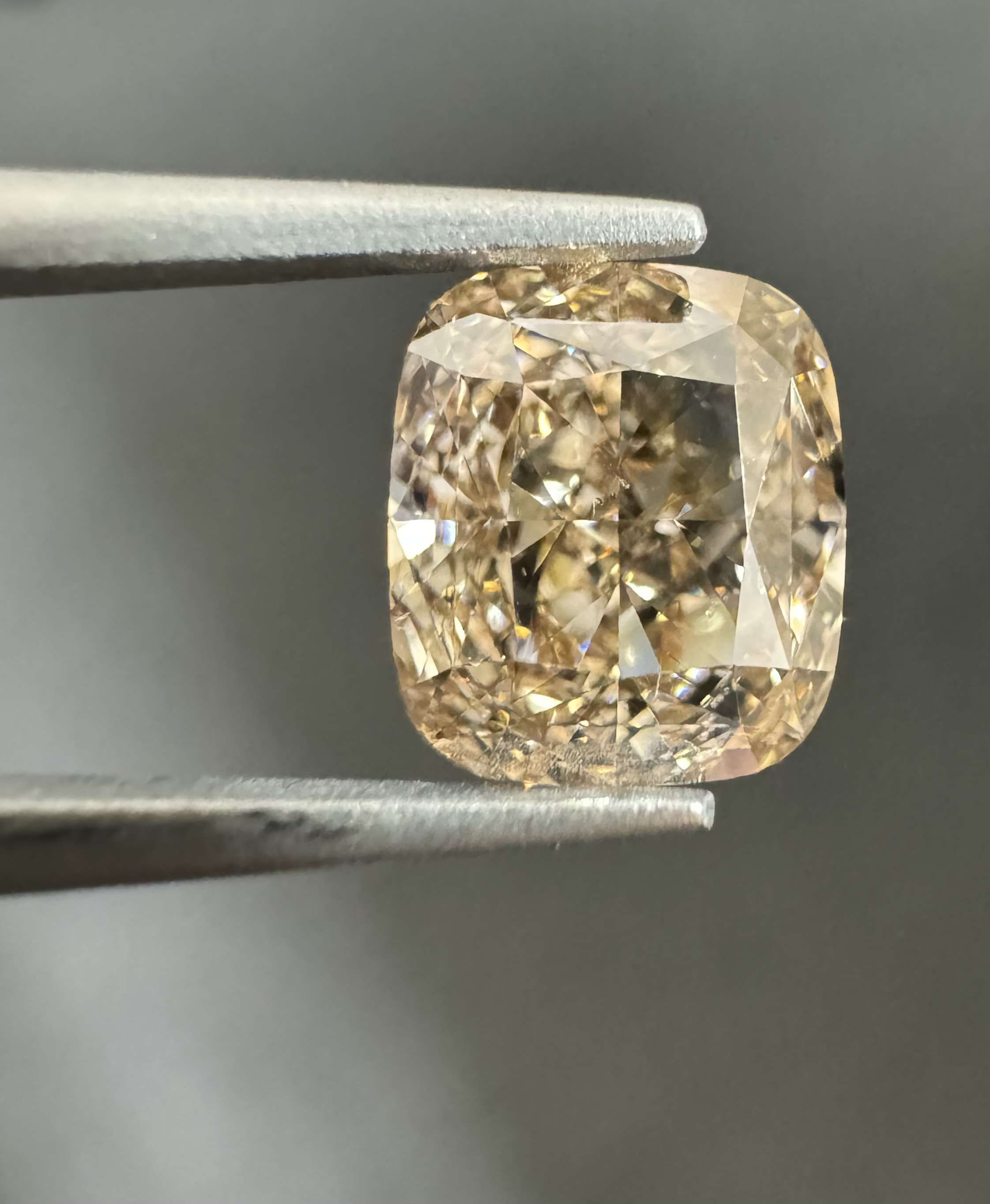 1.59ct  VS2 CUSHION