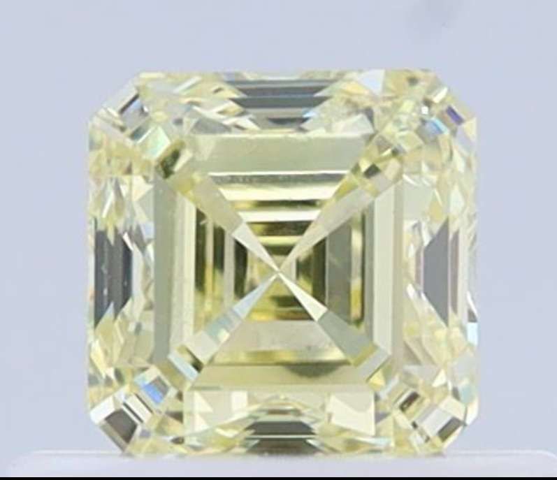 0.5ct  VS2 SQUARE EMERALD CUT