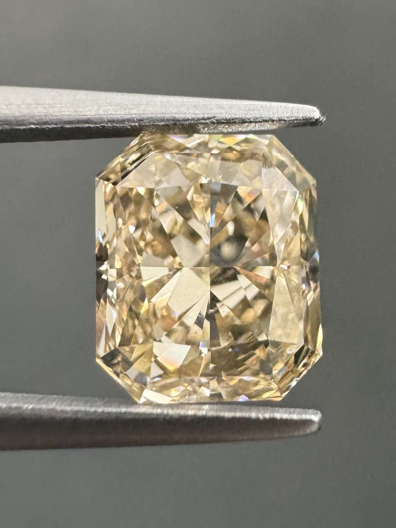 1.03ct  I1 RADIANT