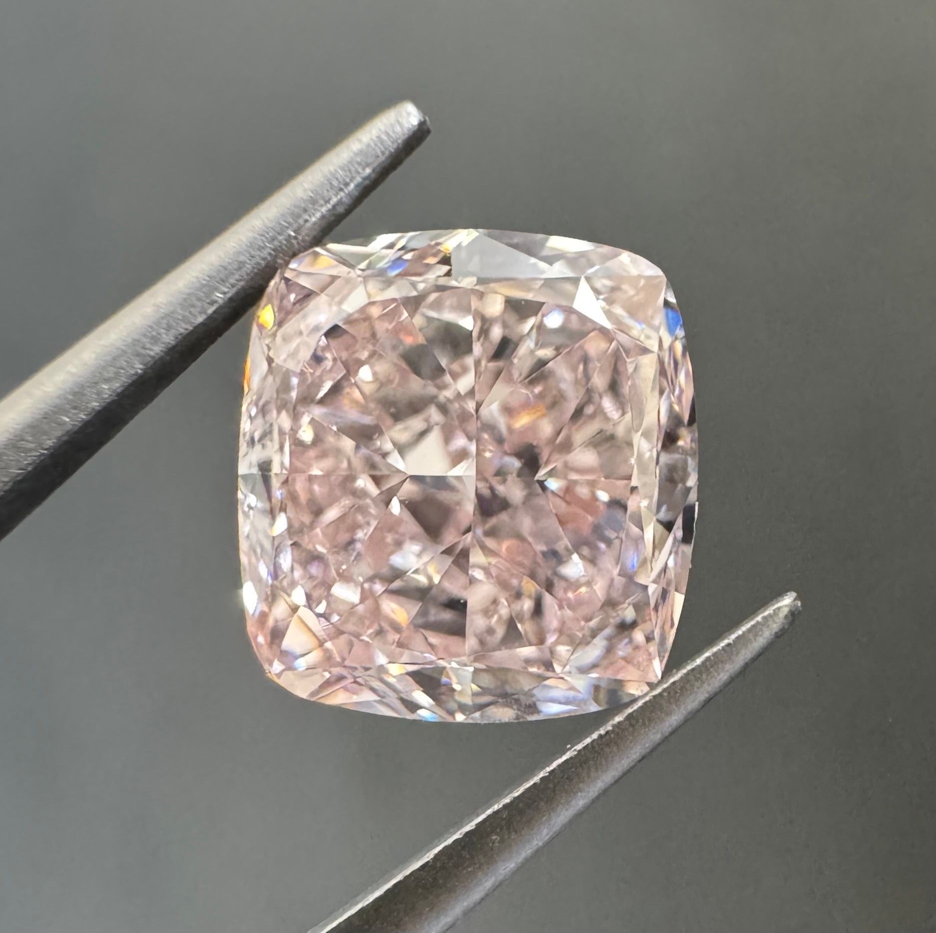 2.16 ct Přírodní Barevný Cushion VS2