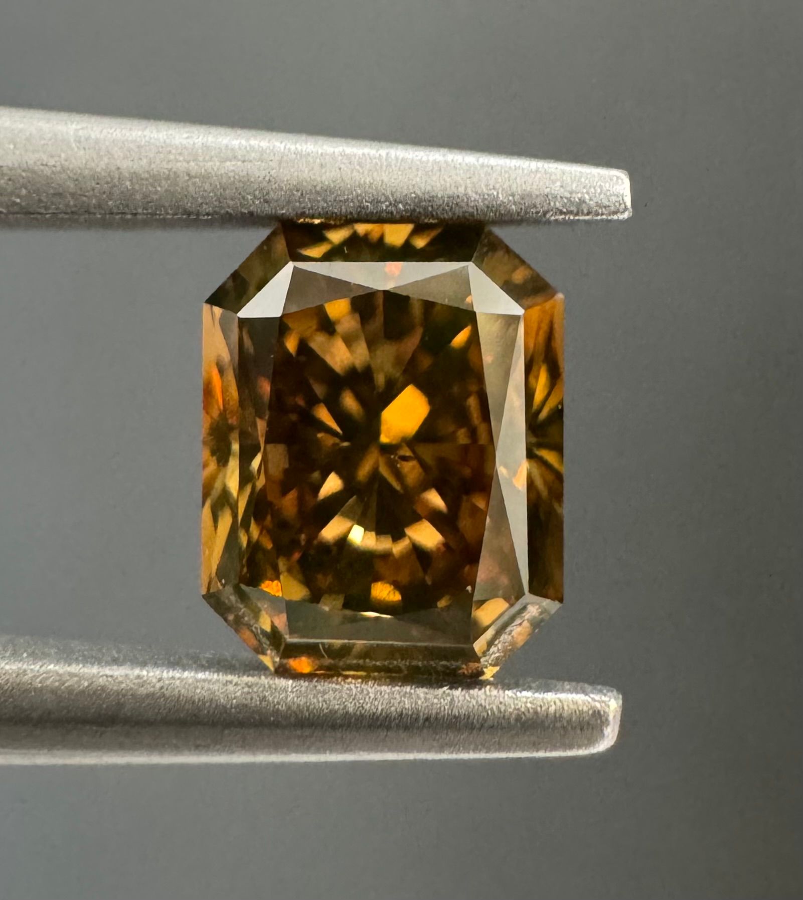 0.61ct  SI1 RADIANT
