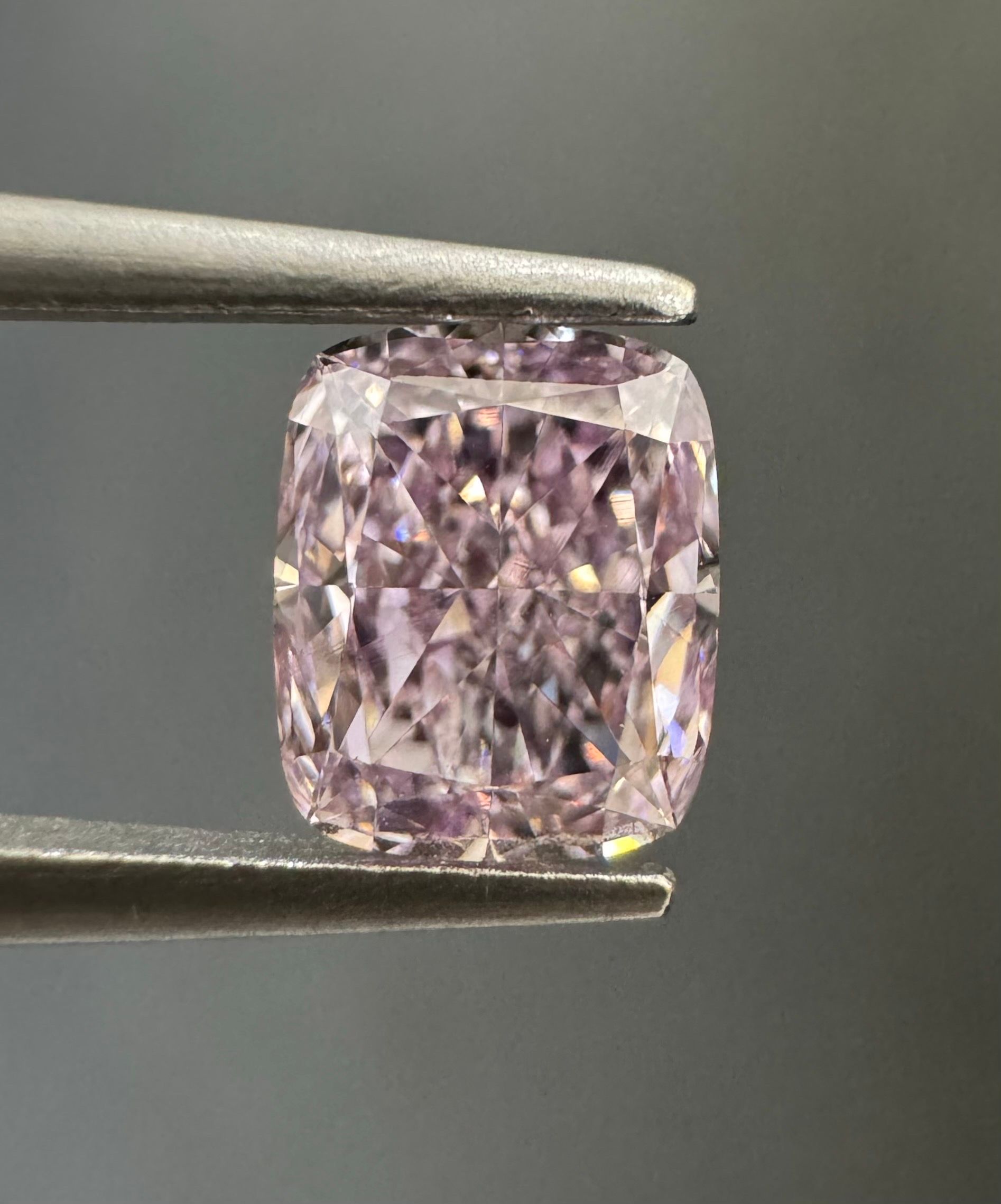 0.53 ct Přírodní Barevný Cushion VVS2