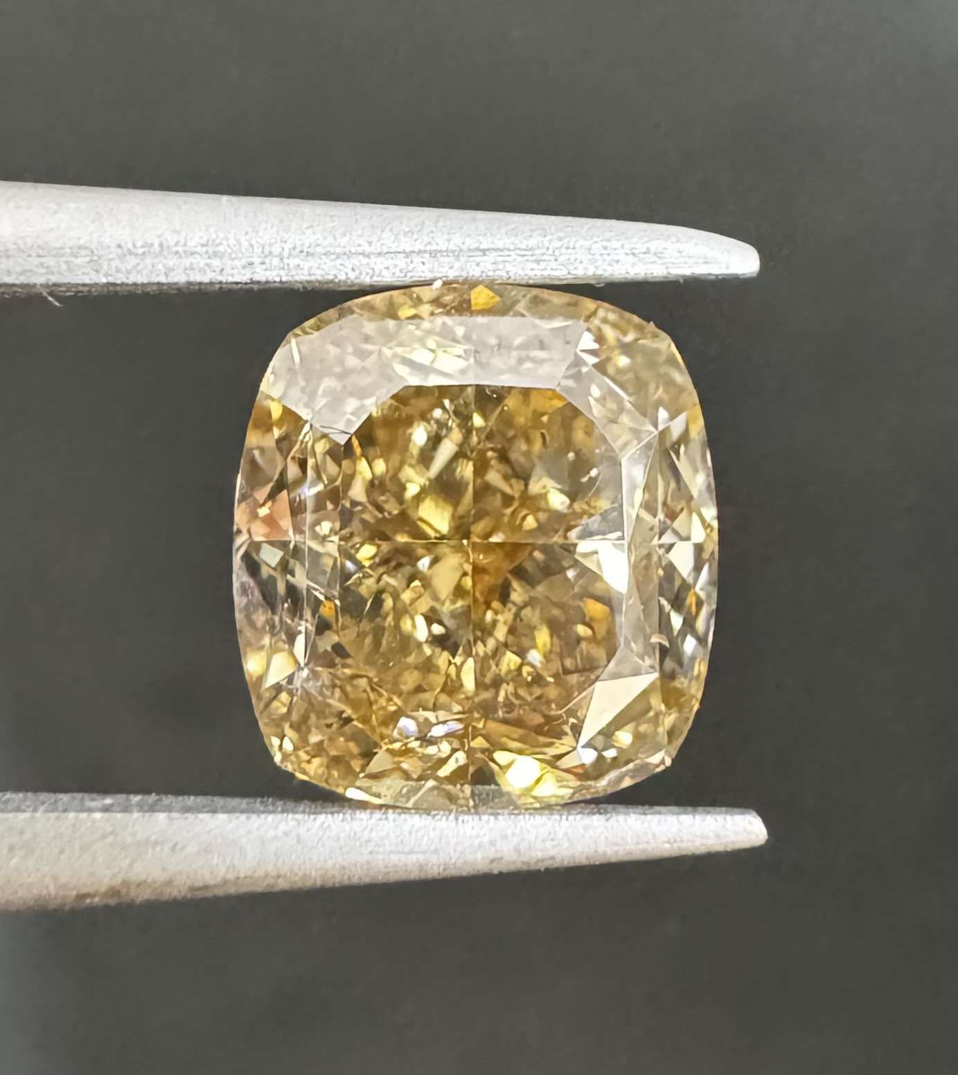 2.51ct  SI1 CUSHION