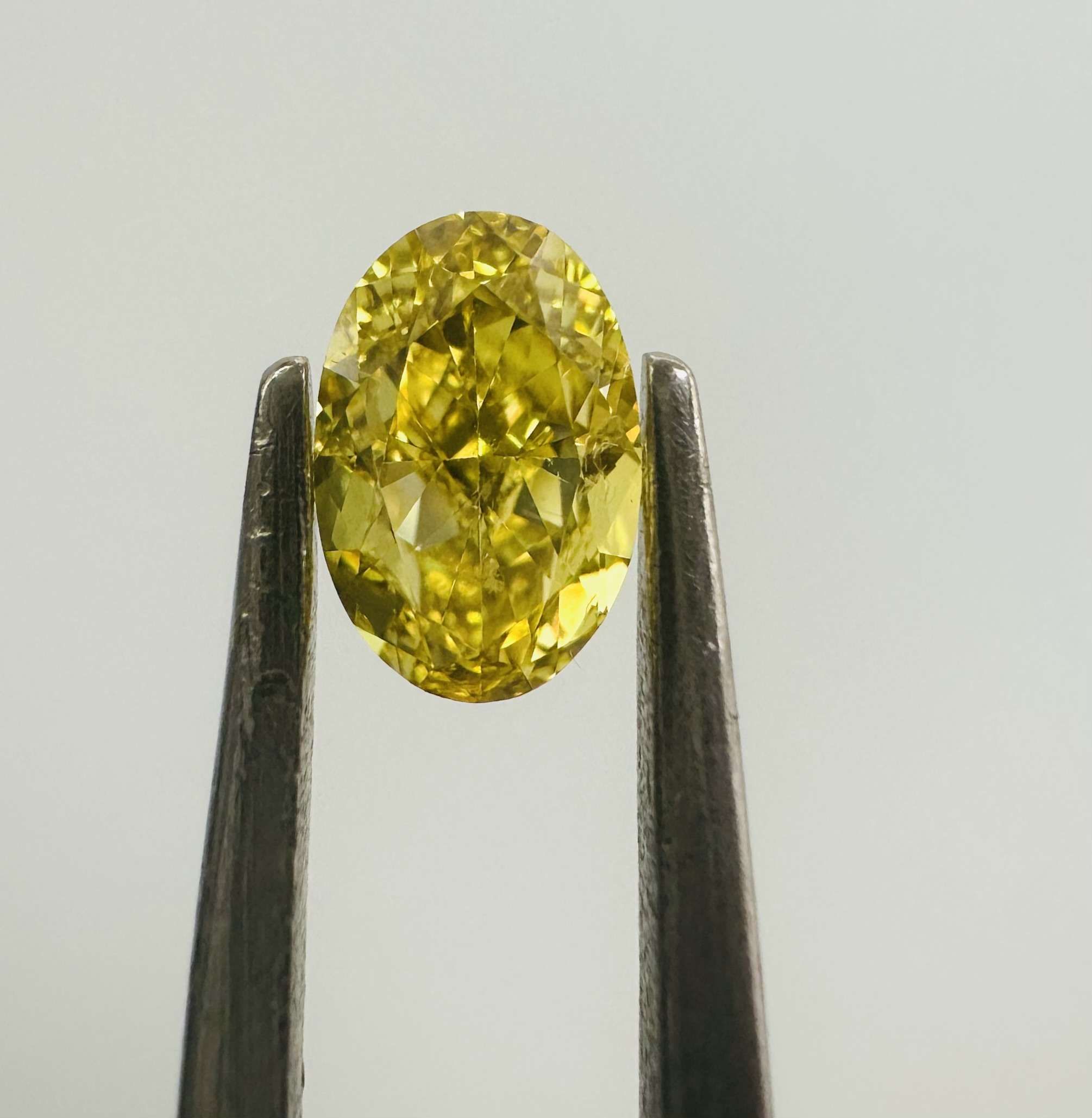 0.5 ct Přírodní Barevný Oval VS1