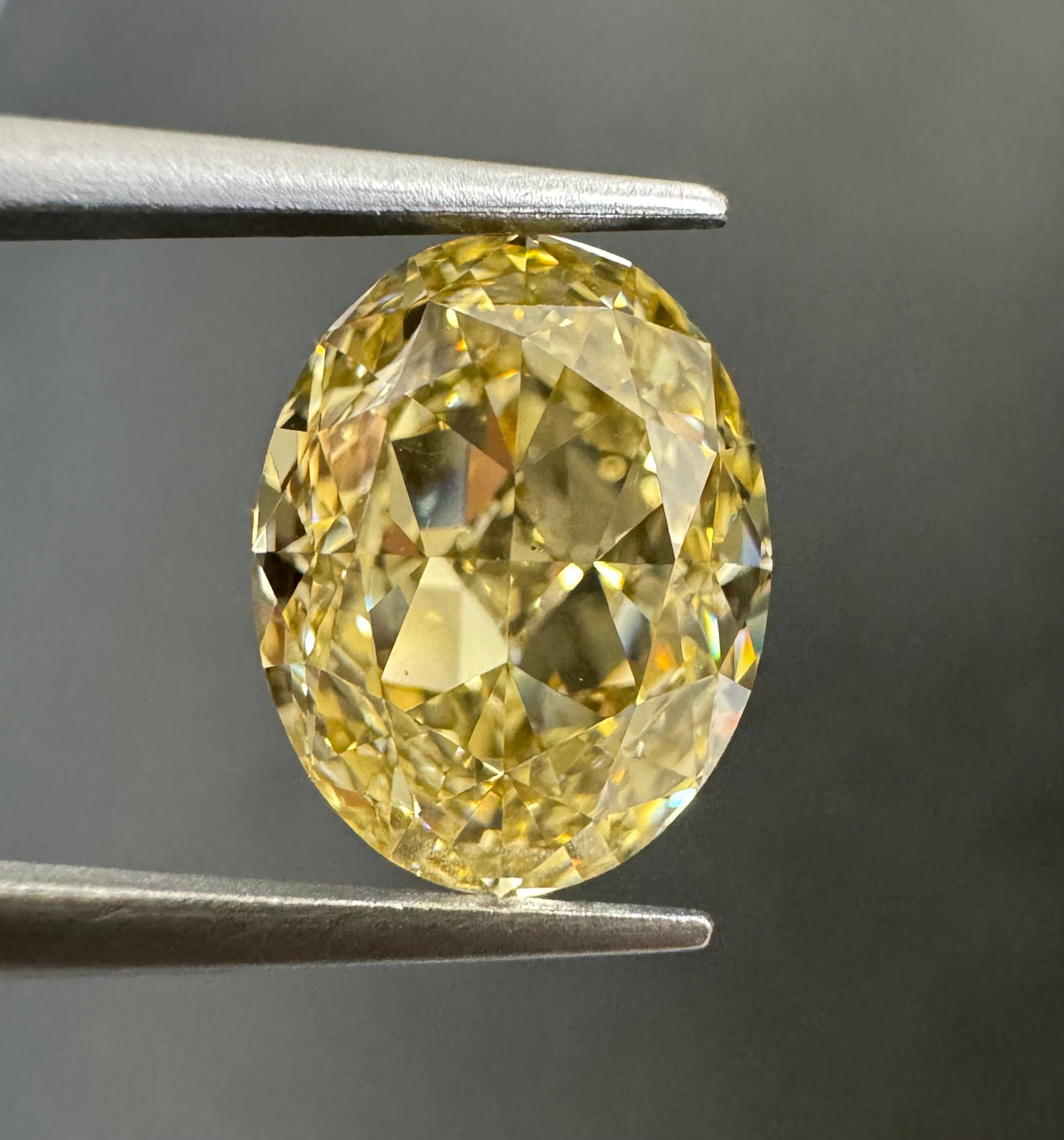 2.73ct  VS1 OVAL