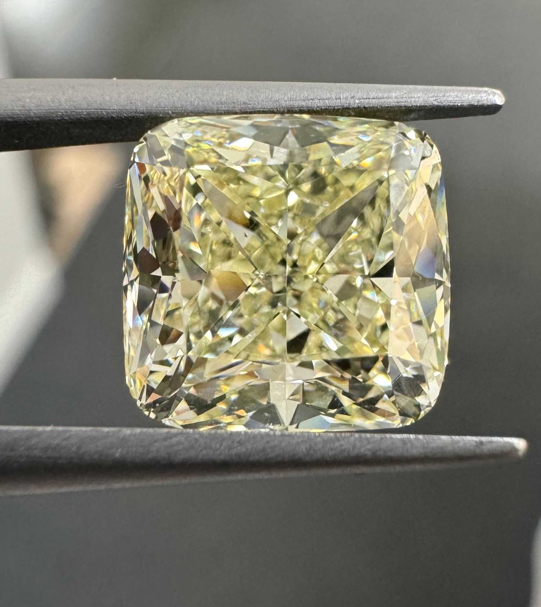 5.02 ct Přírodní Cushion W-X VS2