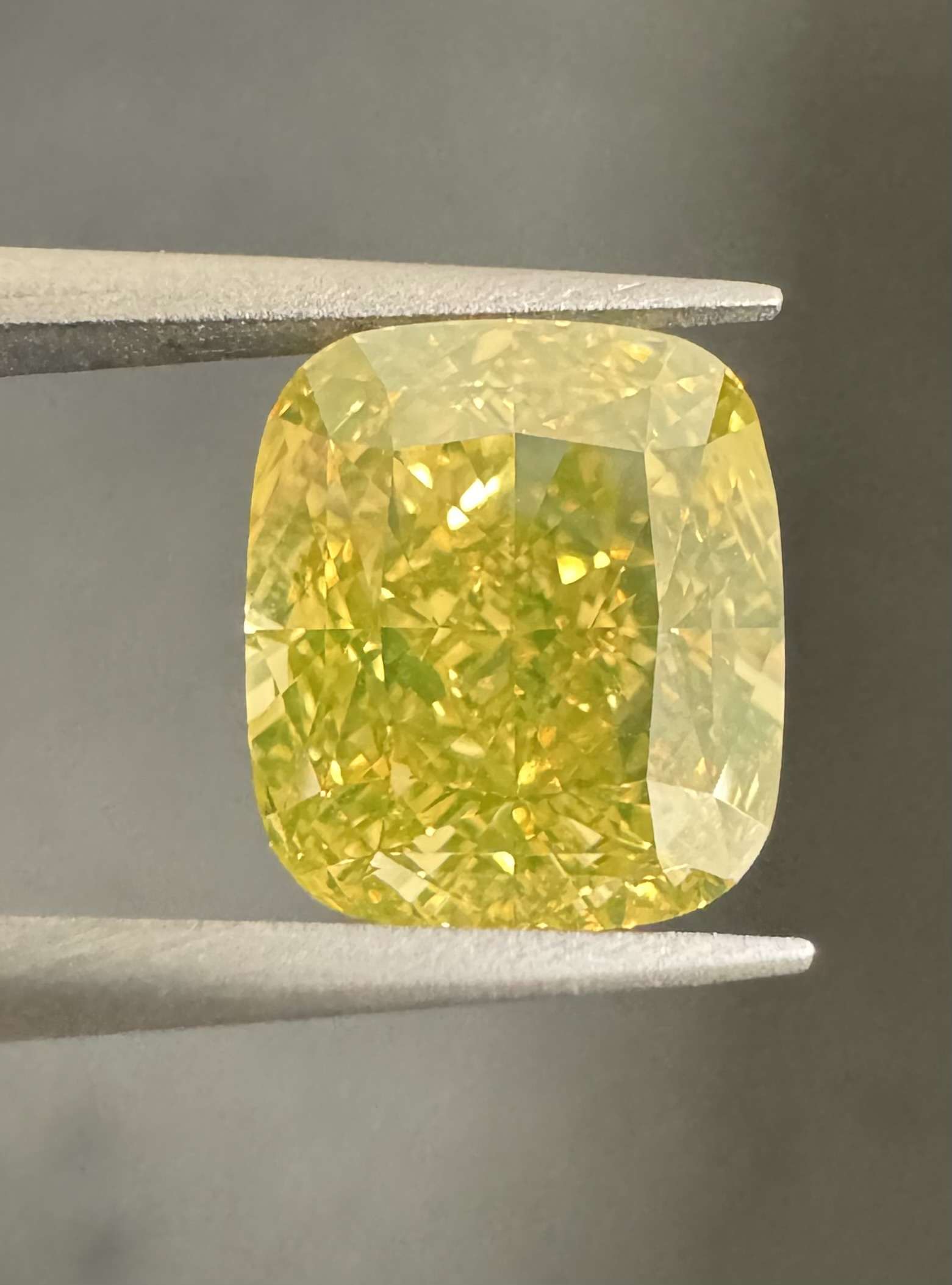 3.35ct  VS1 CUSHION