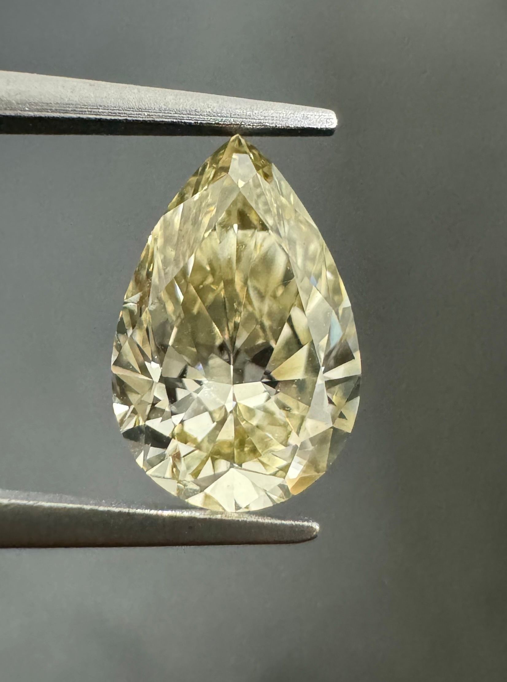 1.05ct  SI2 PEAR