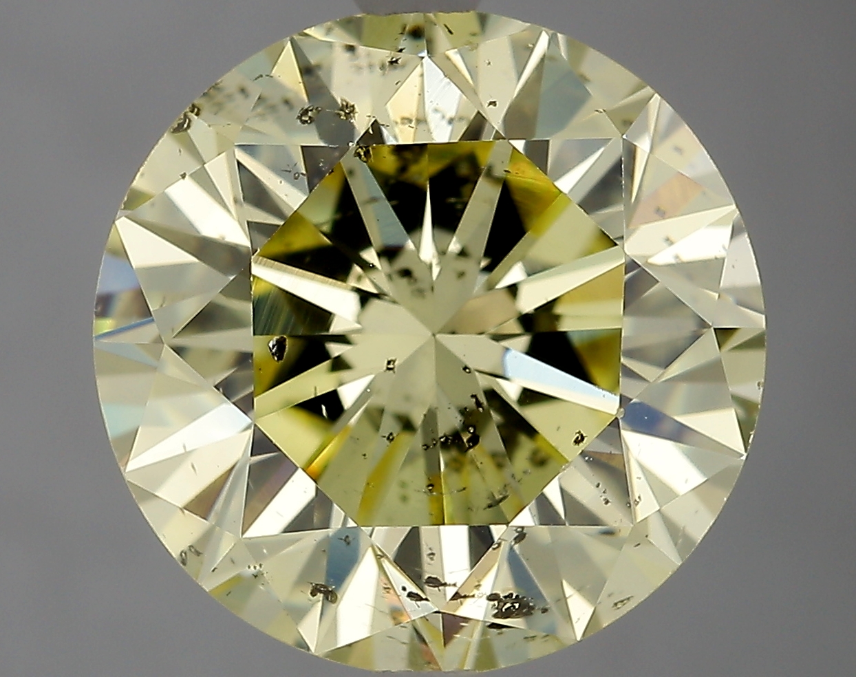 4.01 ct Prírodný Farebný Round brilliant I1