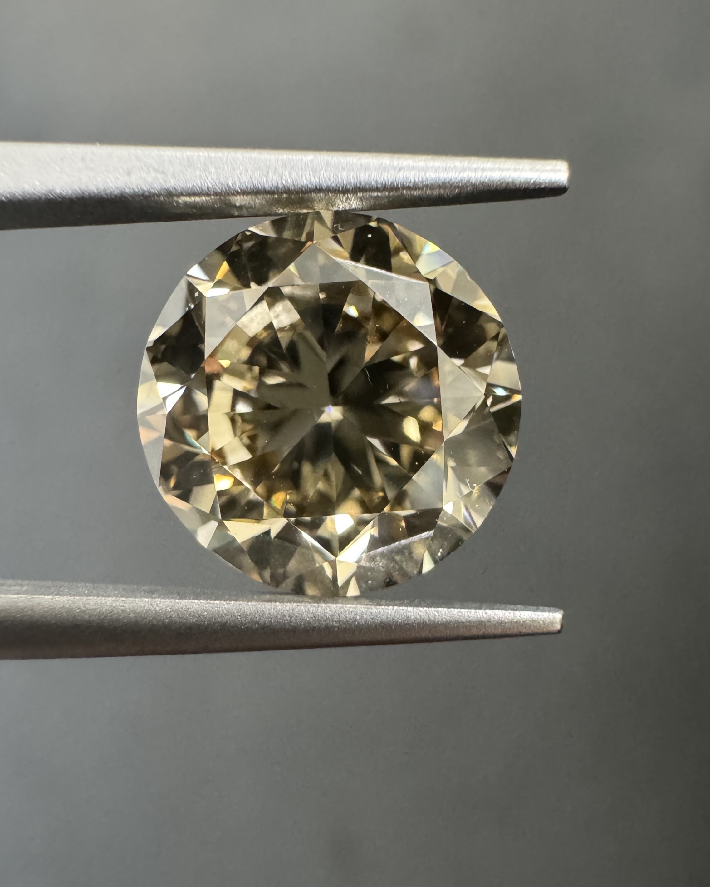 3.03ct Y-Z VS2 ROUND