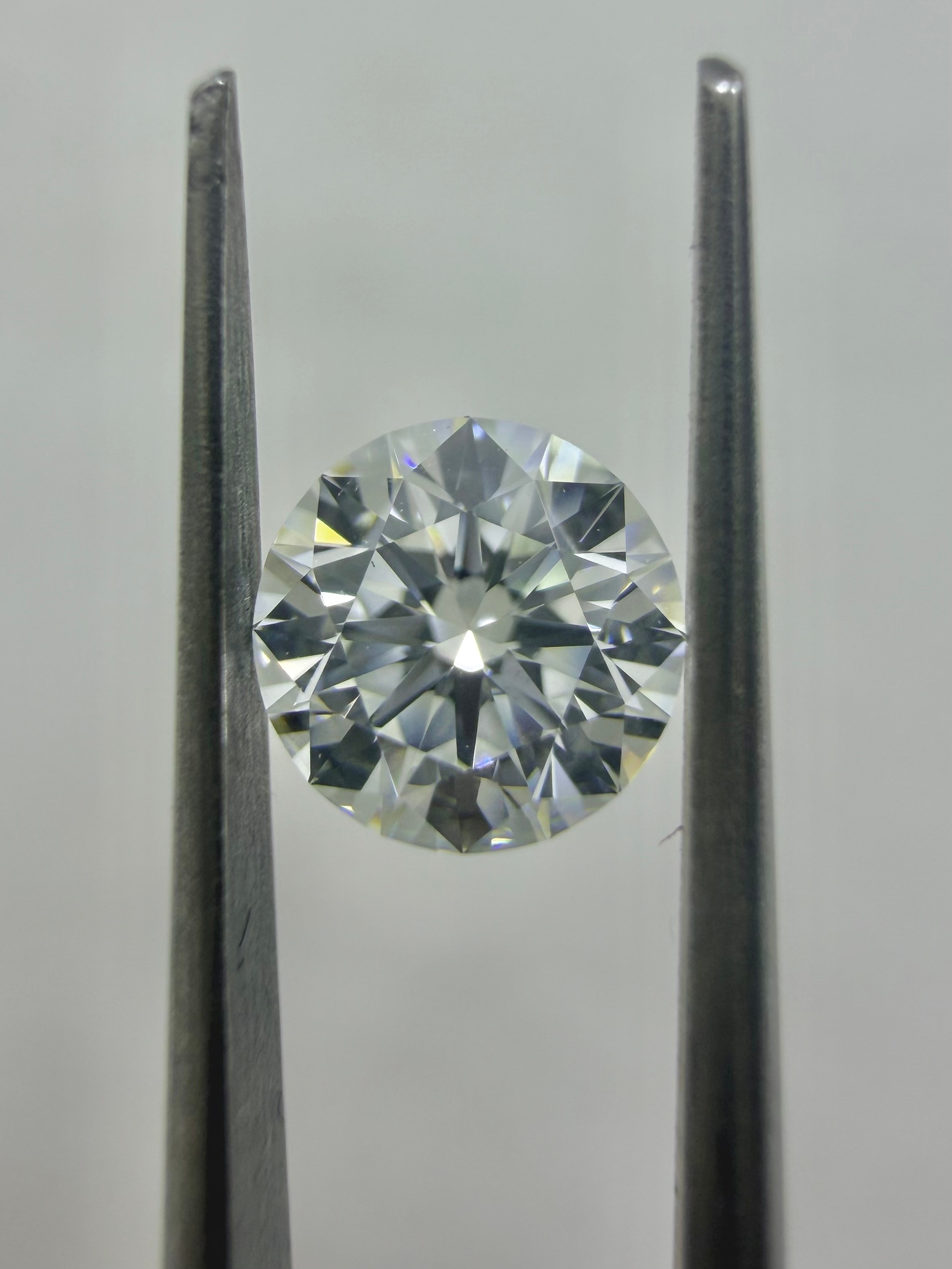 0.61 ct Natural Fancy Round brilliant VS1
