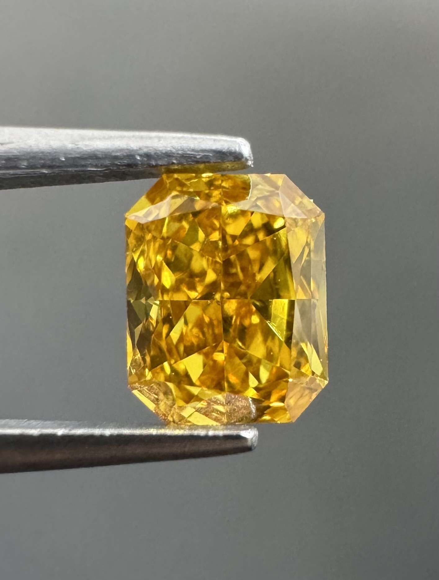 0.3ct  SI2 RADIANT