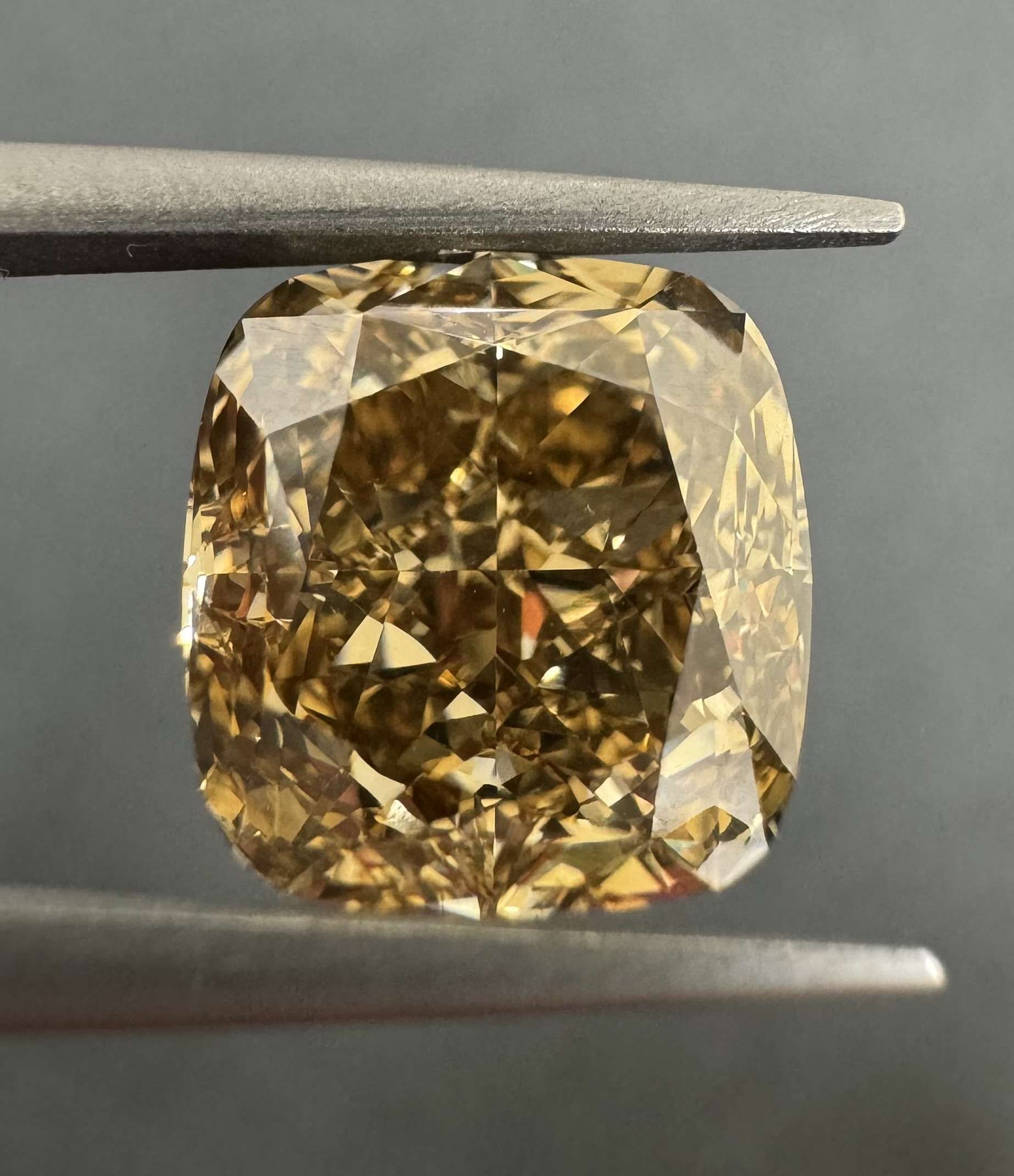 5.01ct  VS1 CUSHION