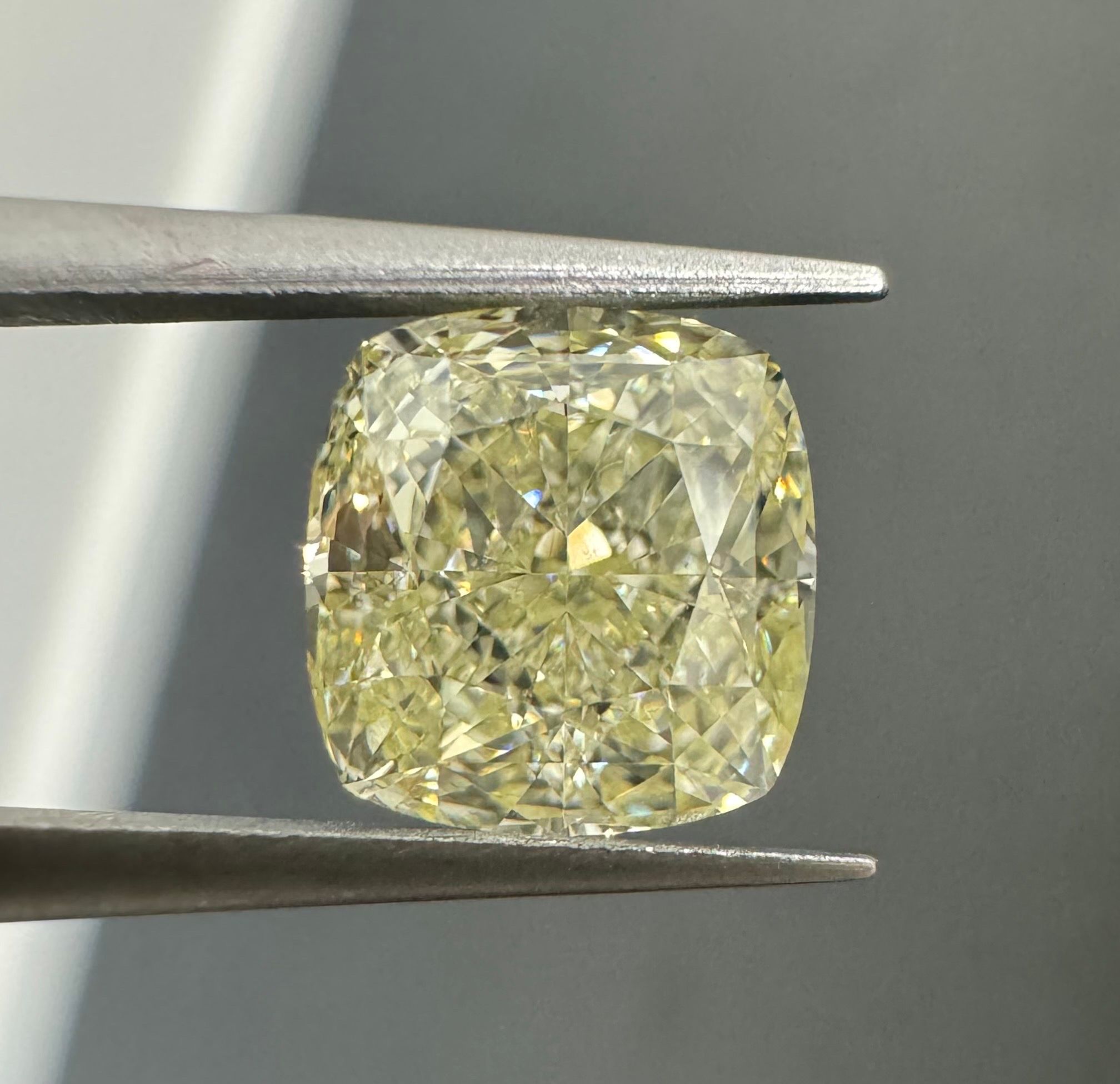 2.18ct O-P VVS1 CUSHION
