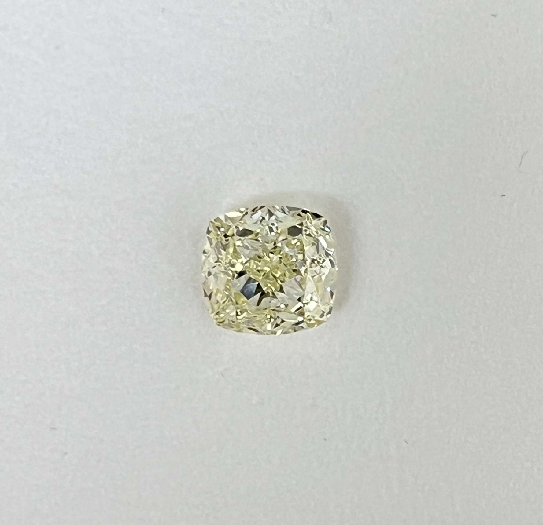 2.45ct U-V VVS2 CUSHION