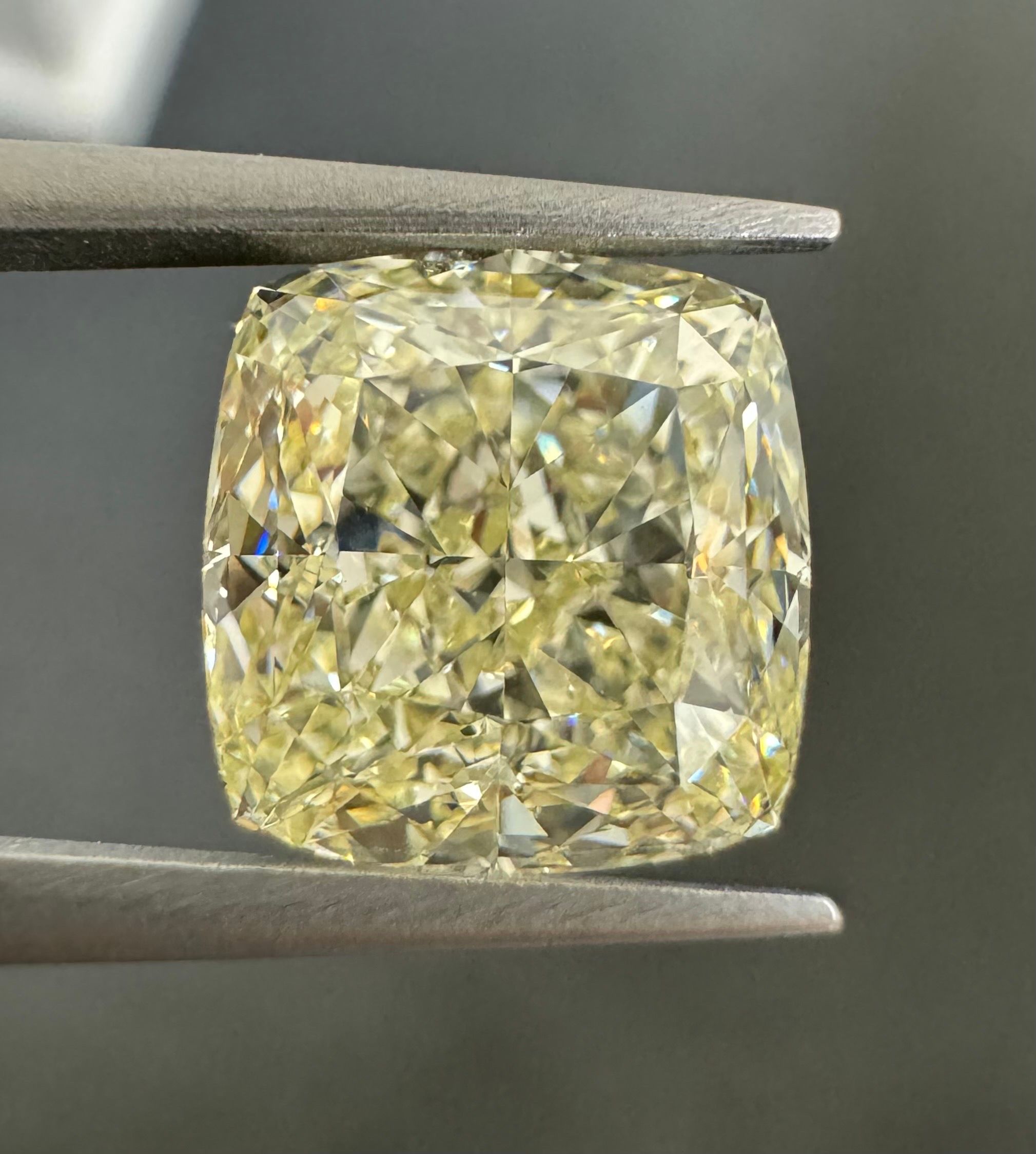 5.03 ct Přírodní Cushion W-X VS1