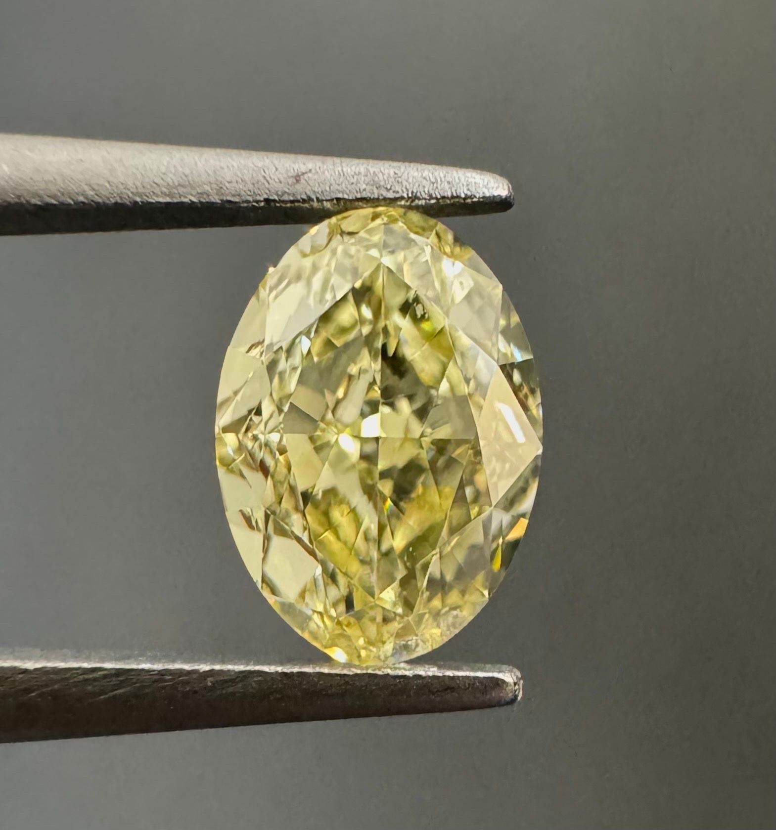 0.5ct  VS1 OVAL