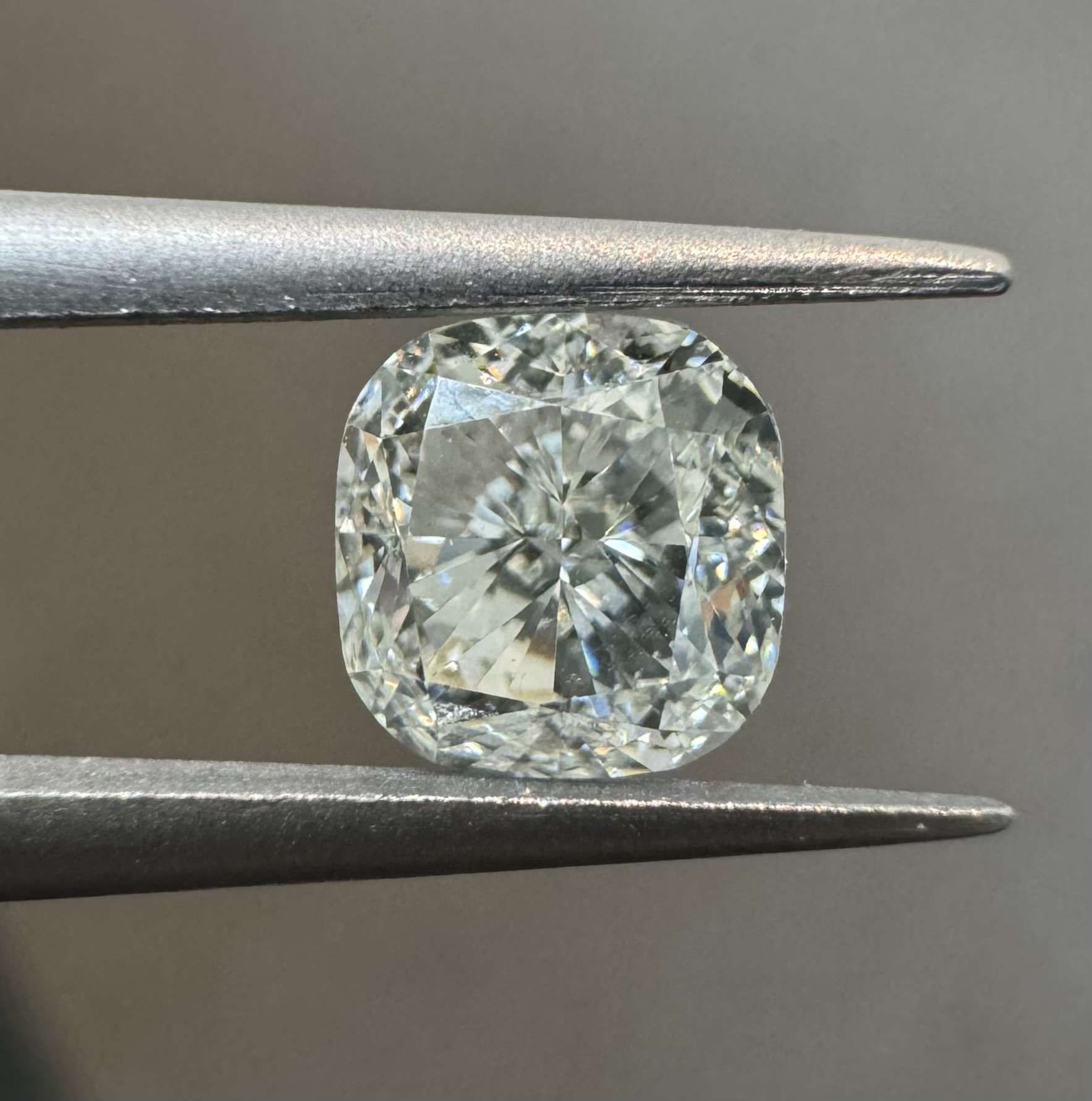 1.01 ct Přírodní Barevný Cushion VVS1