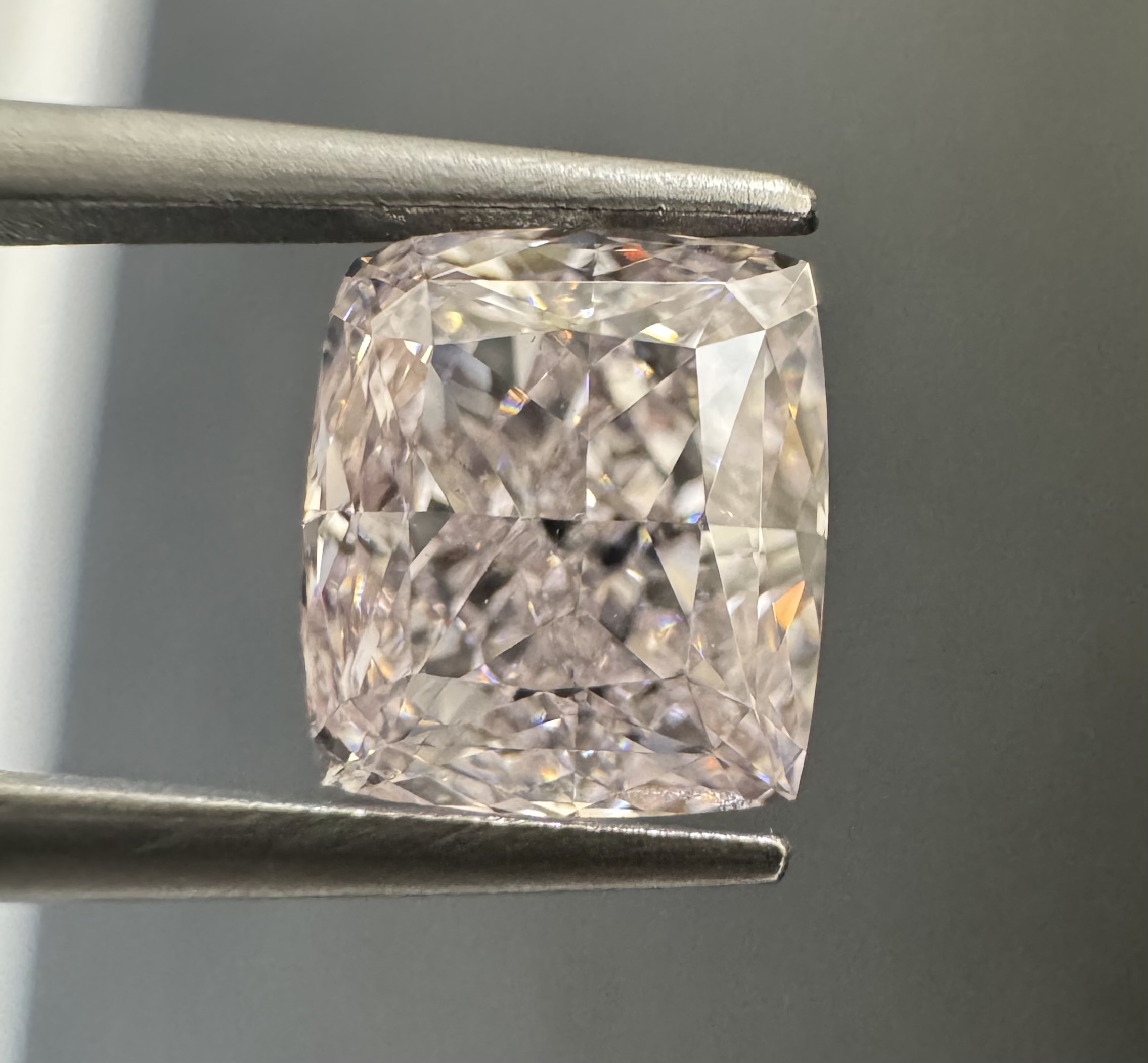 1.23 ct Přírodní Barevný Cushion VS2