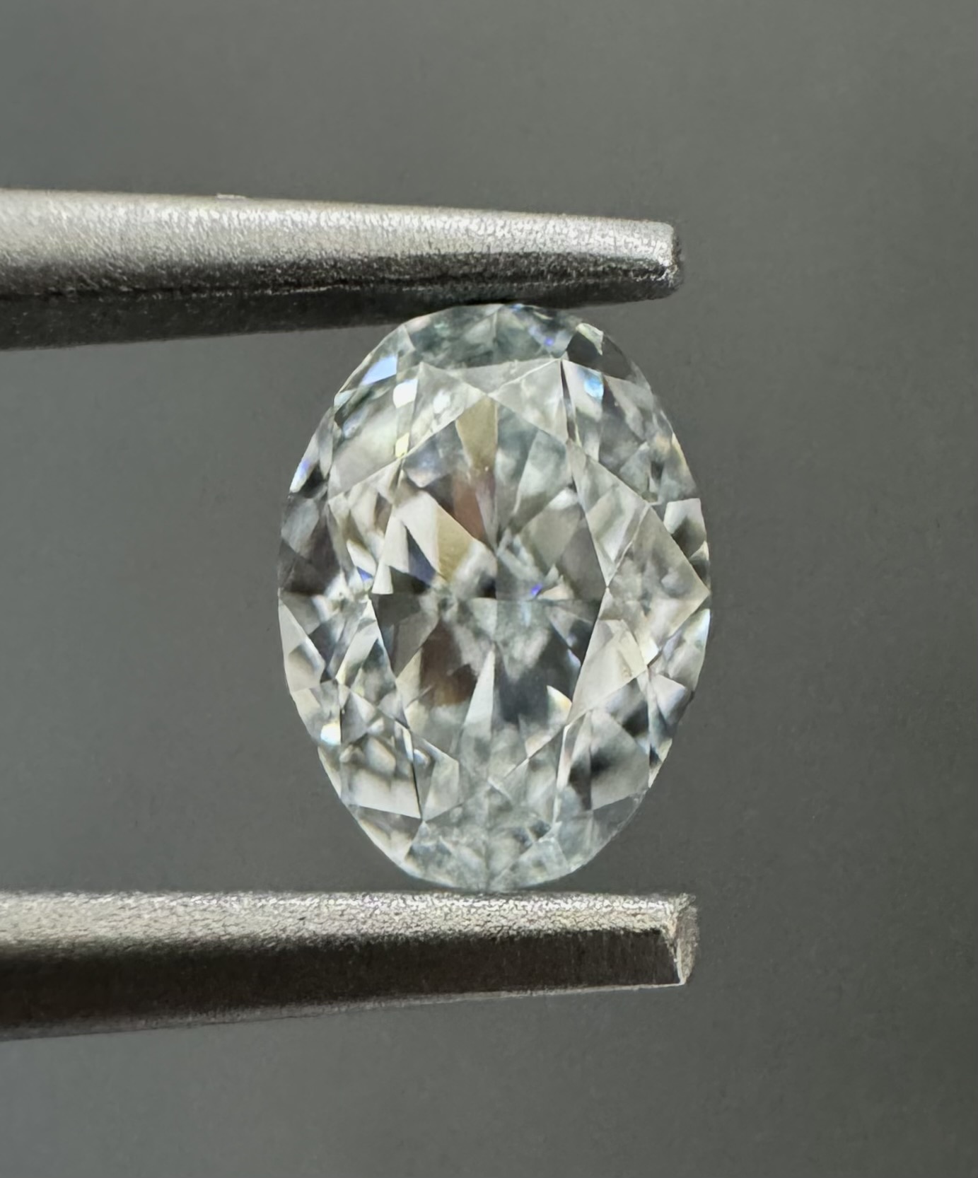 0.29 ct Přírodní Barevný Oval VS1