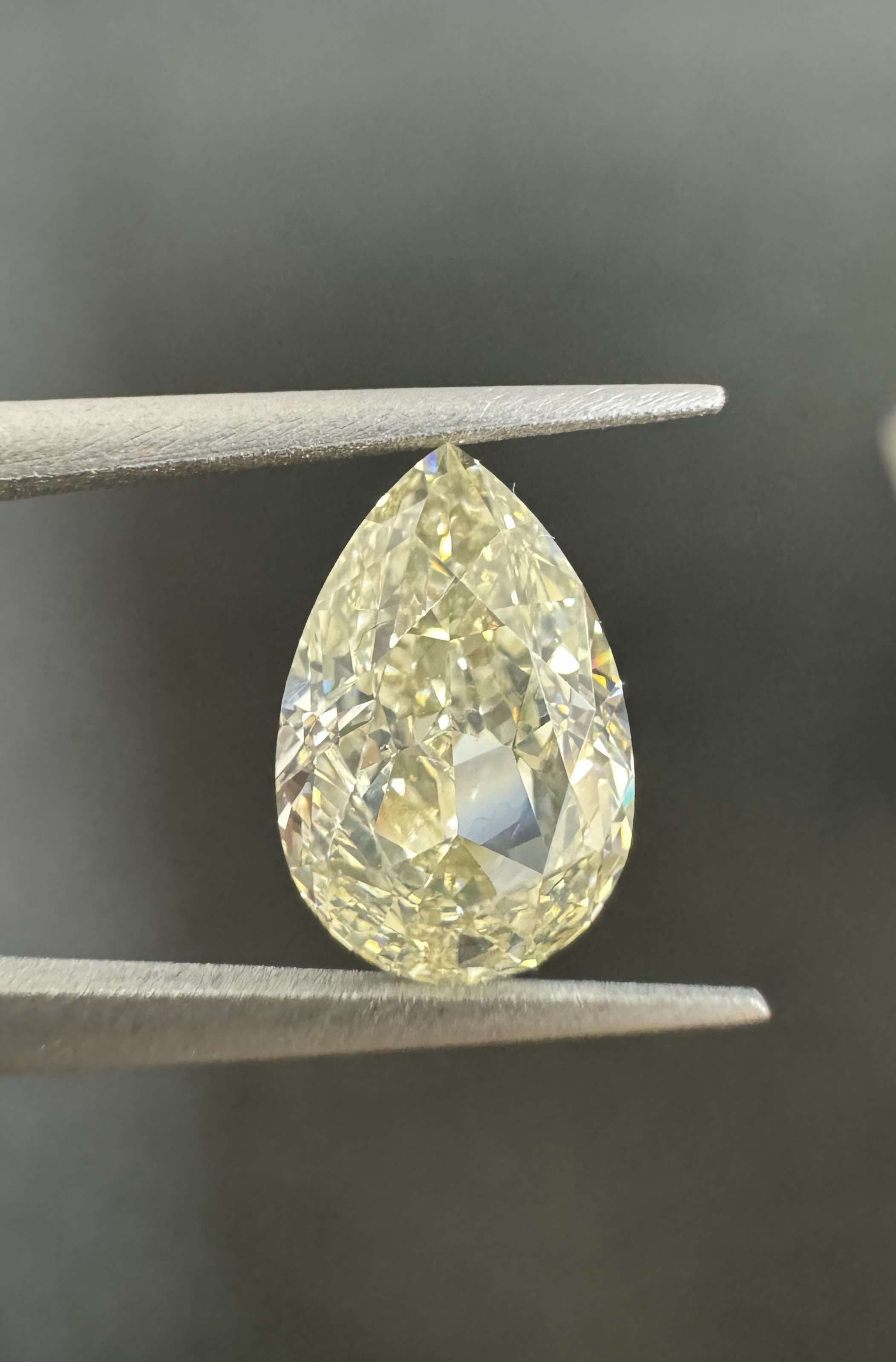 2.25ct  VS2 PEAR