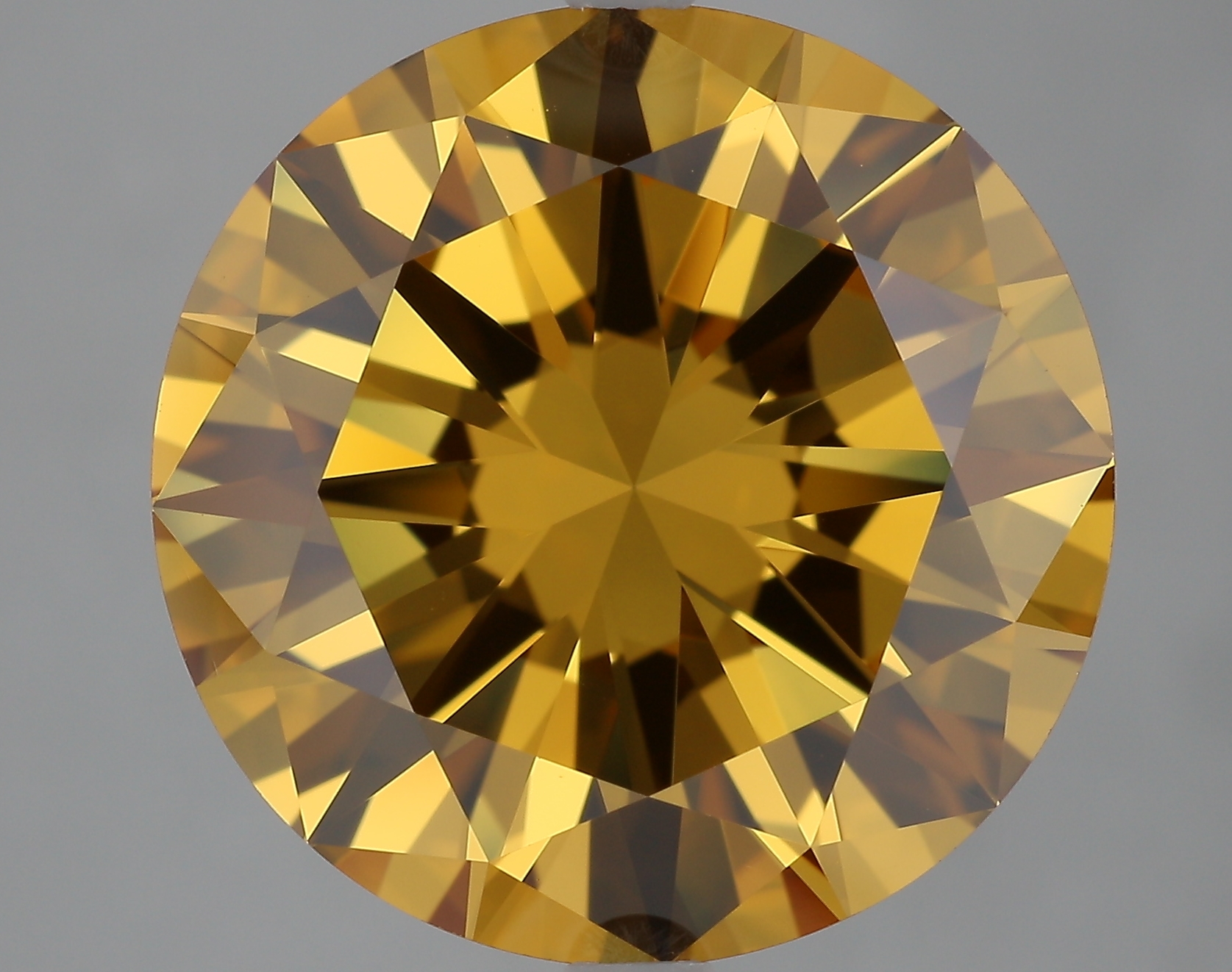 7.9 ct Prírodný Farebný Round brilliant VVS2