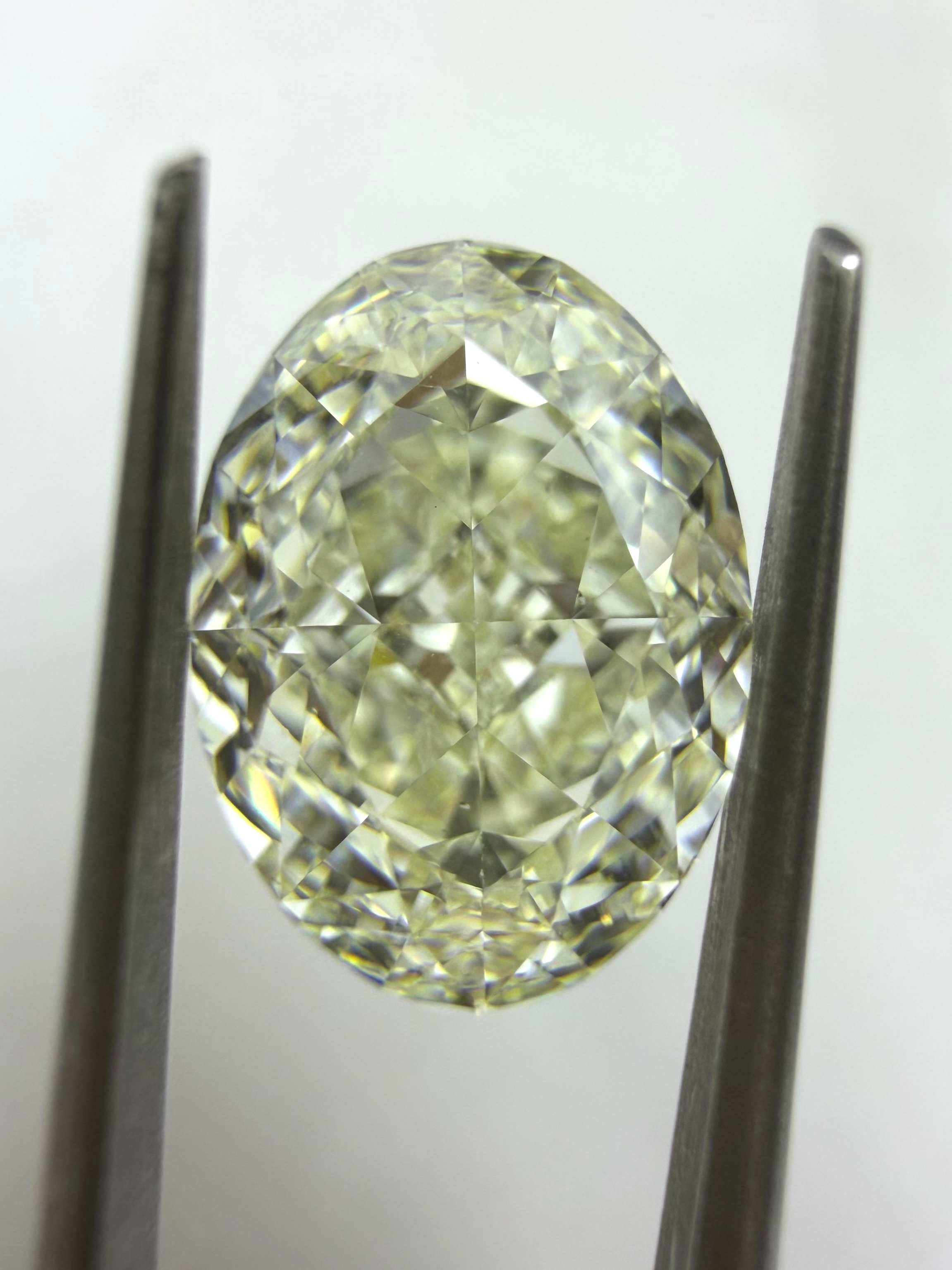 2.21 ct Natural Oval O-P VS2