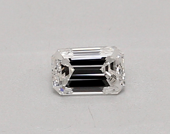 0.31 ct LabGrown Emerald E VVS2