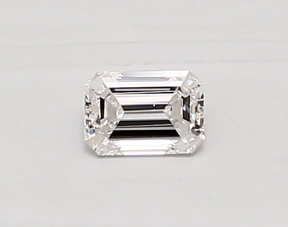 0.33ct E VS2 EMERALD