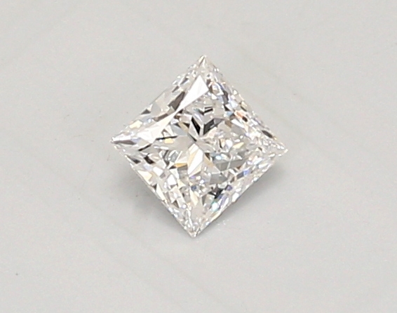 0.35 ct LabGrown Princess D VVS2