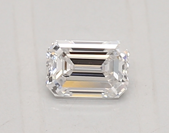 0.31 ct LabGrown Emerald E VVS2
