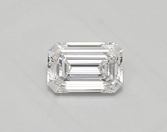0.32 ct LabGrown Emerald E VVS2