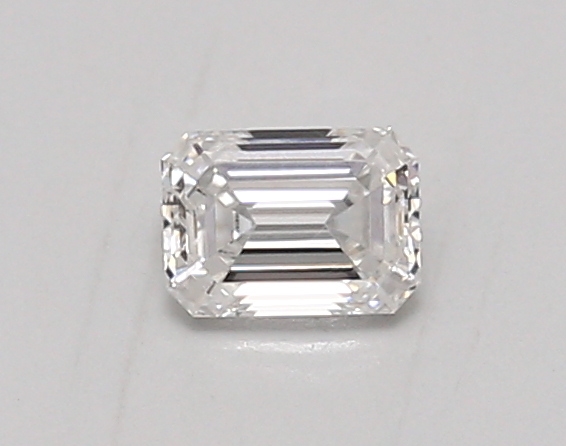 0.43 ct LabGrown Emerald E VVS2